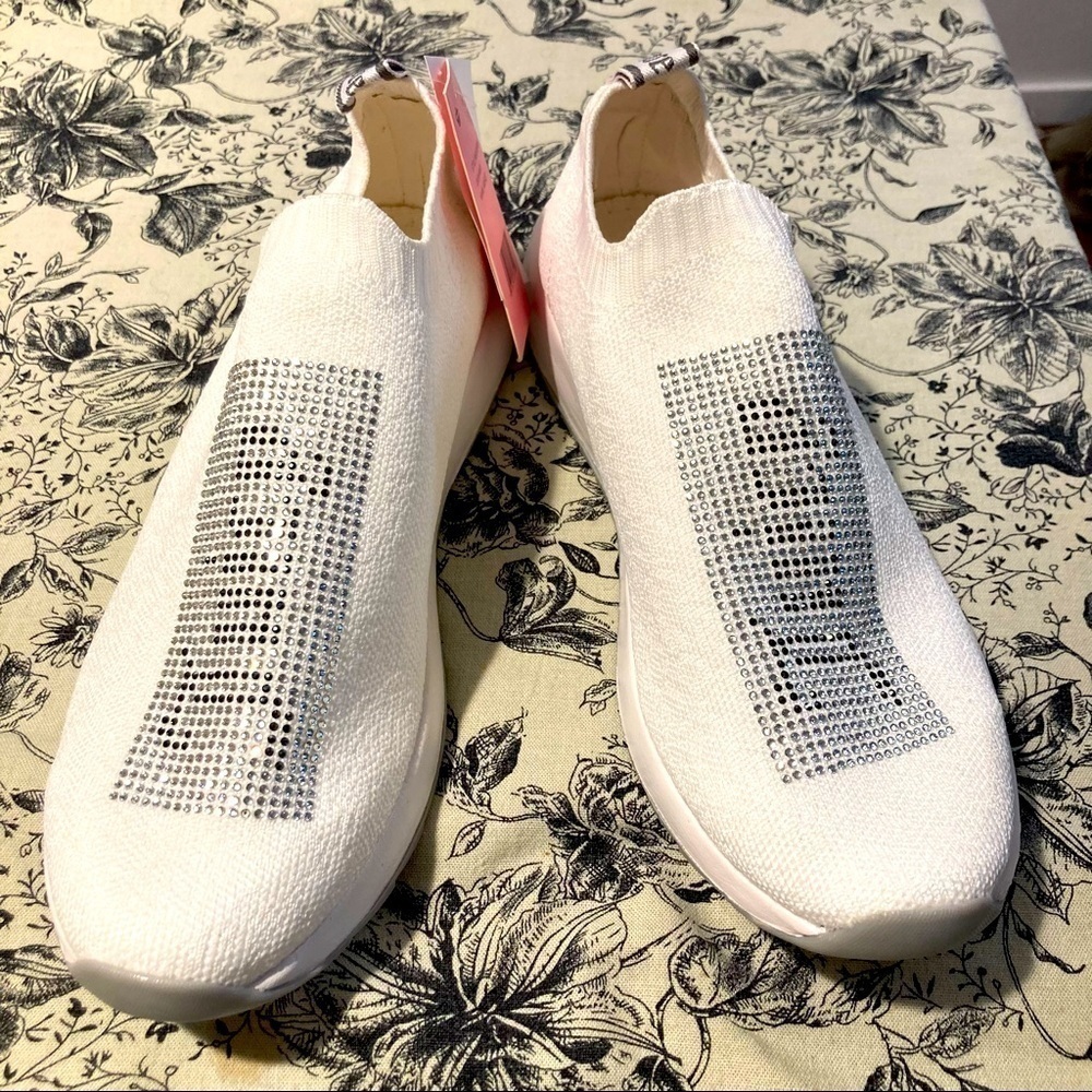 JUICY COUTURE Sz 9.5 White and Silver Rhinestone Pull On Knit Top Chunky Shoes